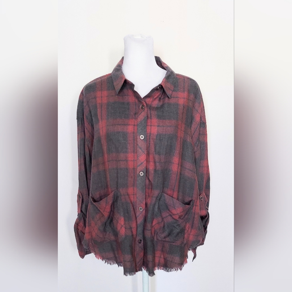 Cloth & Stone Button Up Raw Hem Plaid Shirt Red Gray Size Medium